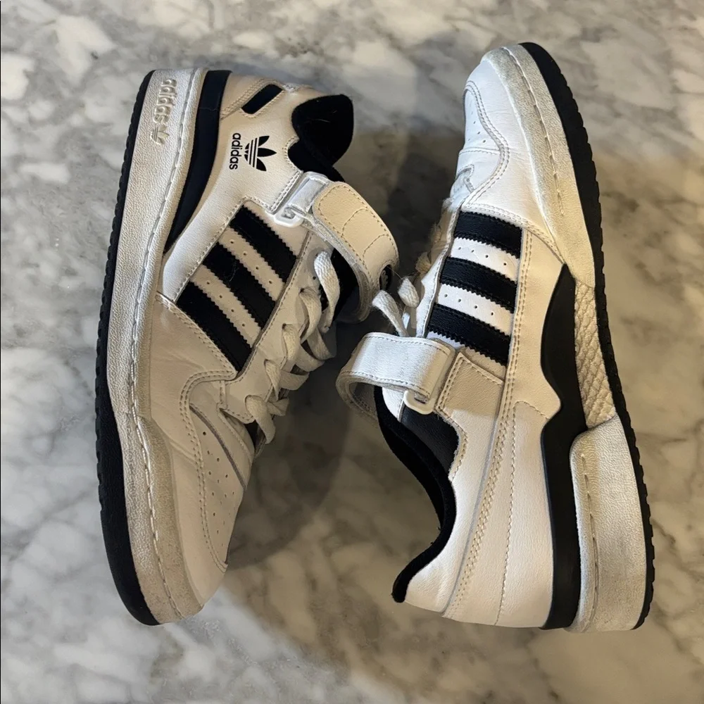 Adidas Classic White and Black Forum Basketball Sneakers, 9.5 men’s